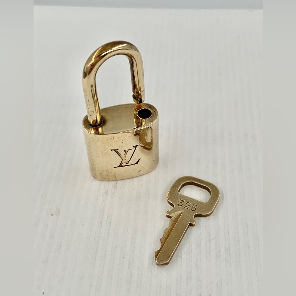 Authentic VGUC Louis Vuitton LV Lock & Key - #325 - Picture 4 of 7